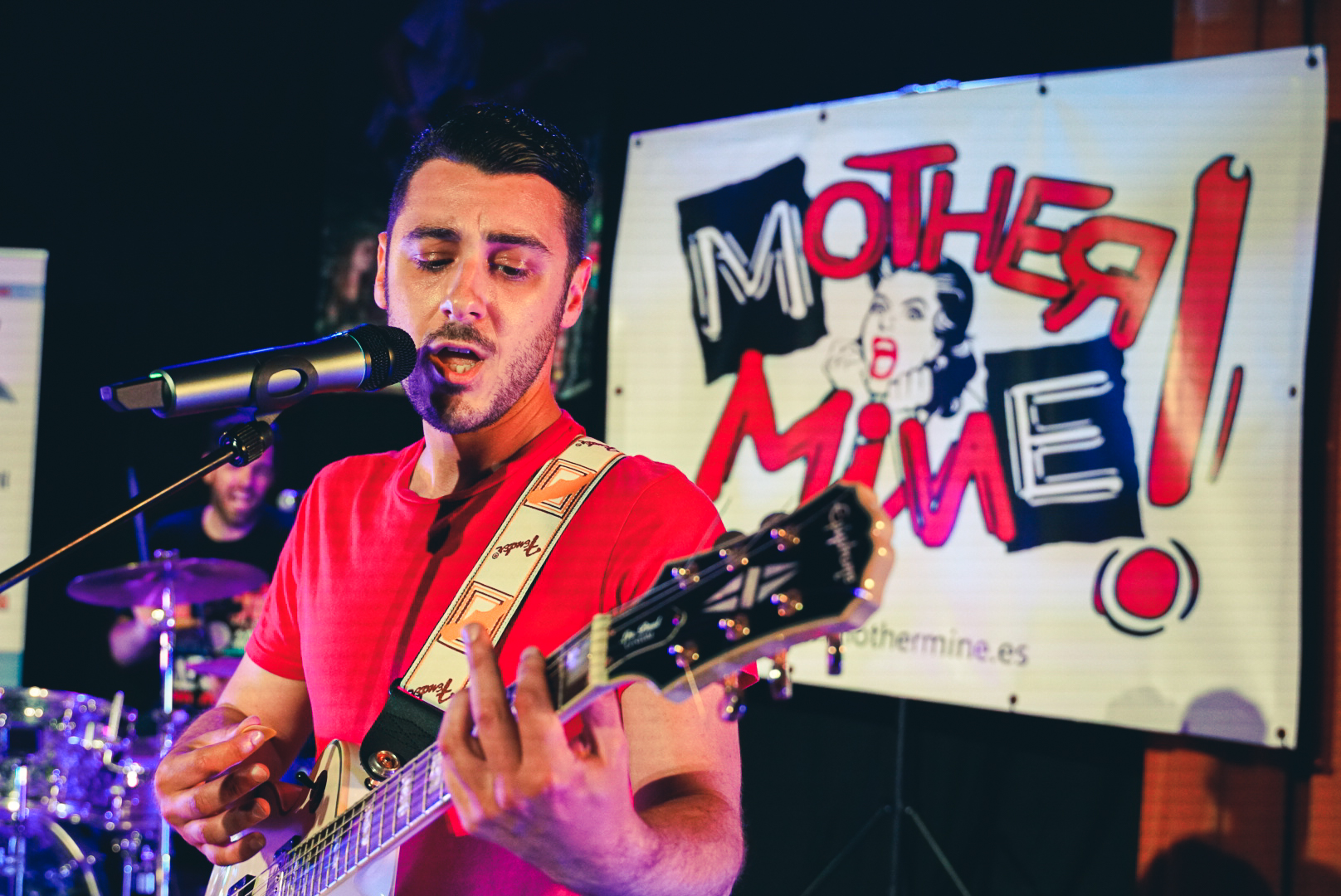 MOTHER MINE! en directo